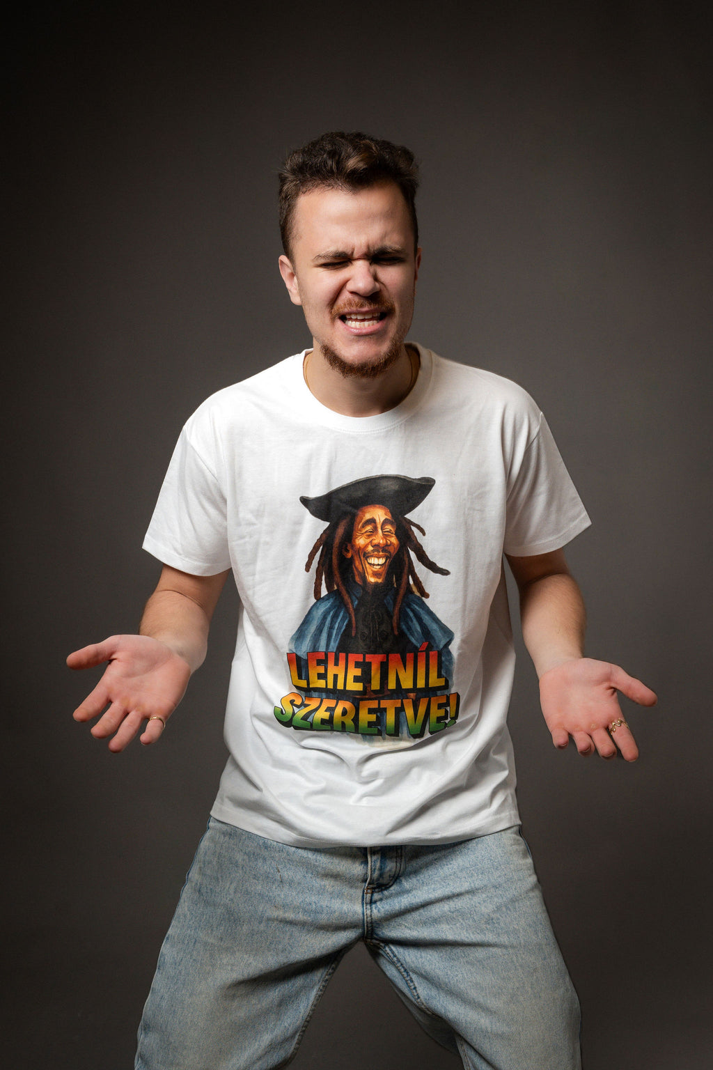 LEHETNÍL SZERETVE™ Rövidujjú Póló