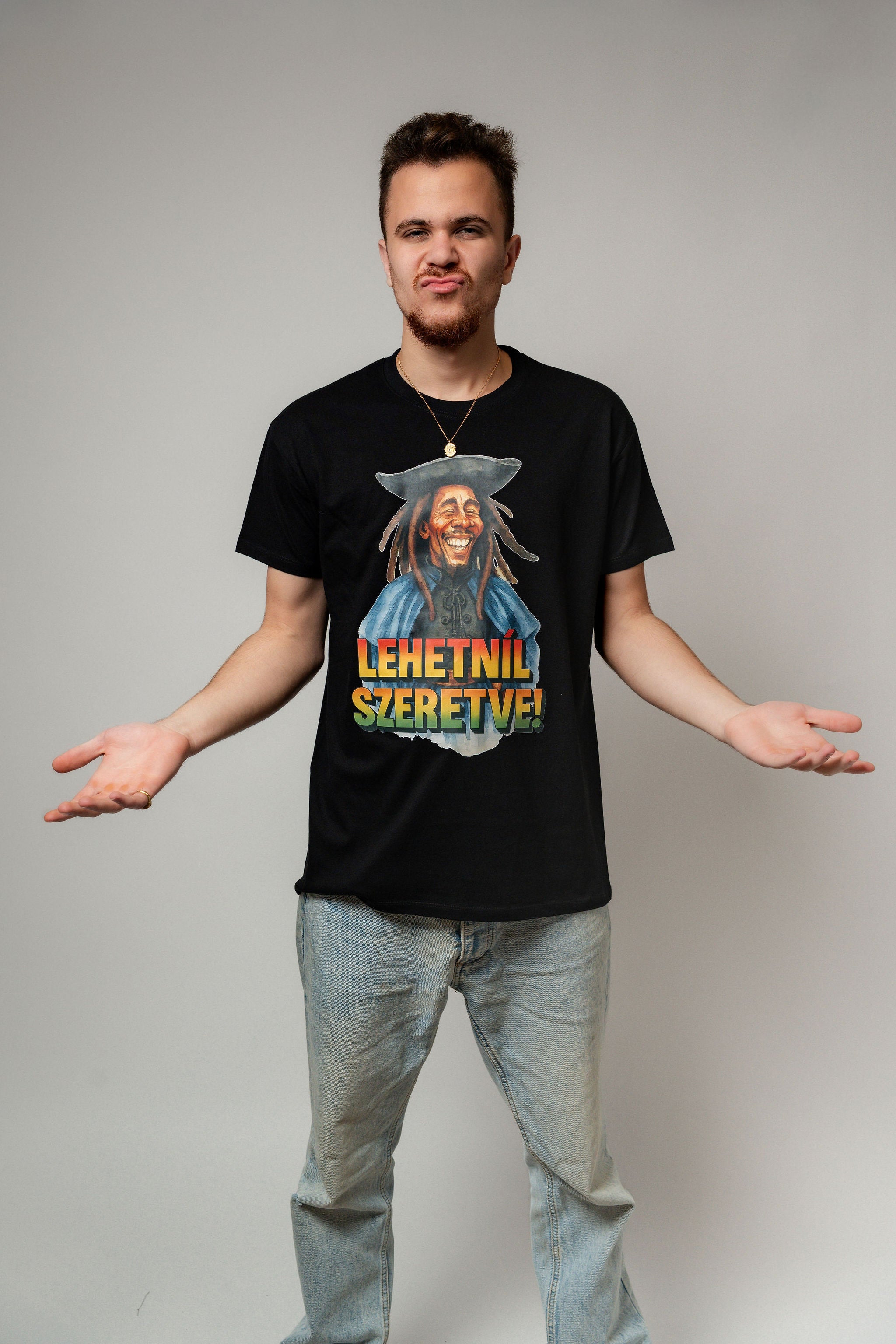 LEHETNÍL SZERETVE™ Rövidujjú Póló