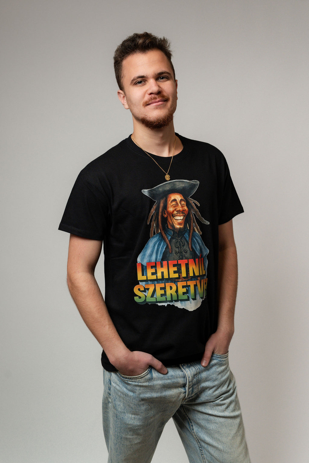 LEHETNÍL SZERETVE™ Rövidujjú Póló